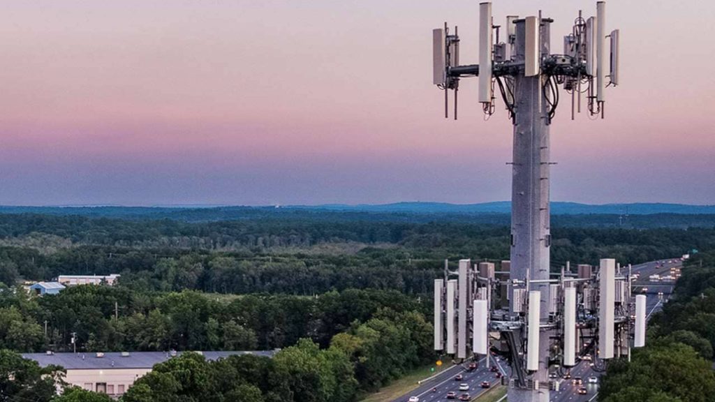 امواج ۵G اختلال شدیدی در پرواز هواپیماها ایجاد میکند American 5g Tower Copy 1024x576 - امواج ۵G اختلال شدیدی در پرواز هواپیماها ایجاد میکند