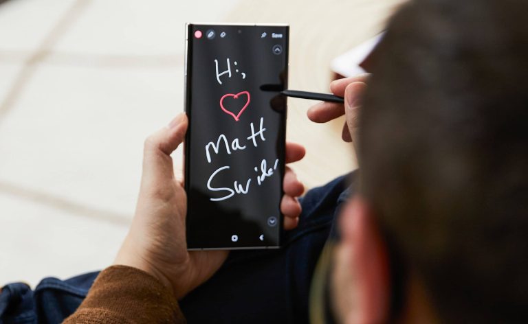 قلم اس پن گلکسی S22 اولترا ، طرفداران سری نوت سامسونگ را راضی نگه میدارد Galaxy S22 Ultra S Pen 2 768x472 1 - قلم اس پن گلکسی S22 اولترا ، طرفداران سری نوت سامسونگ را راضی نگه میدارد
