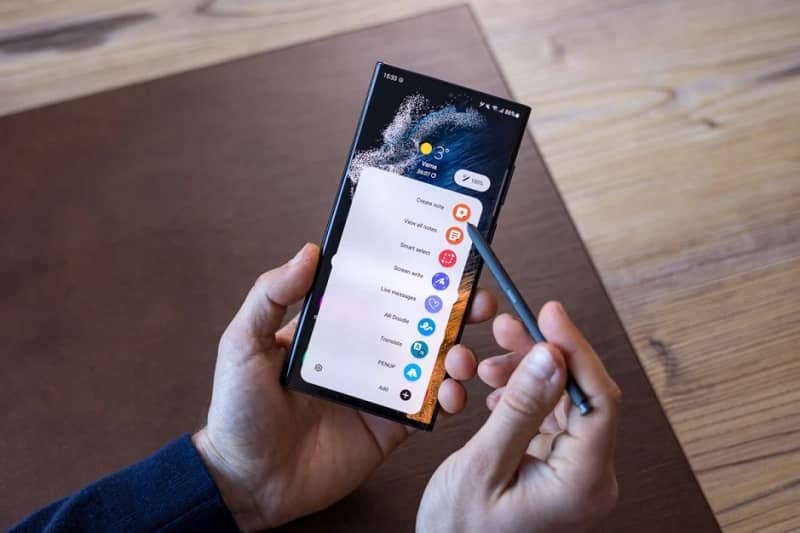 استقبال خریداران از گلکسی S22 اولترا نشان میدهد پایان عمر سری نوت، عاقلانه بوده است Galaxy S22 Ultra review S Pen - استقبال خریداران از گلکسی S22 اولترا نشان میدهد پایان عمر سری نوت، عاقلانه بوده است