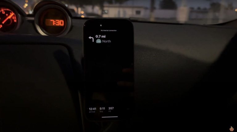 ویژگی نمایشگر همیشه روشن آیفون ۱۴ پرو به چه دردی میخورد؟ iPhone 14 Pro Always On Display Apple Maps 1536x860 1 768x430 1 - ویژگی نمایشگر همیشه روشن آیفون ۱۴ پرو به چه دردی میخورد؟
