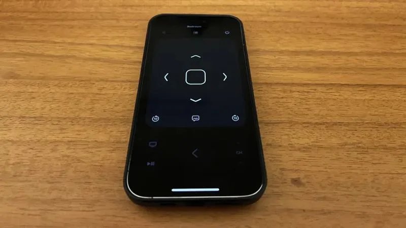 ویژگی نمایشگر همیشه روشن آیفون ۱۴ پرو به چه دردی میخورد؟ iPhone Always On Display Apple TV Remote - ویژگی نمایشگر همیشه روشن آیفون ۱۴ پرو به چه دردی میخورد؟
